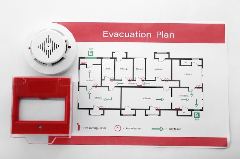 Cosa deve essere indicato nelle planimetrie di emergenza ed evacuazione?