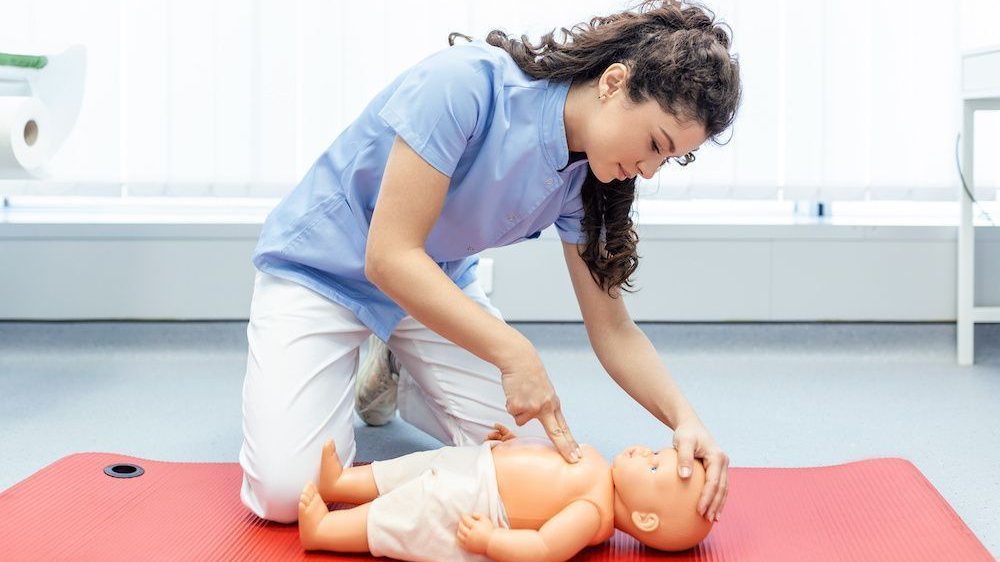 Tecniche di disostruzione pediatrica fondamentali: impara a proteggere i tuoi cari